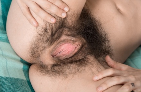 hairy mature spread hot porn gallery
