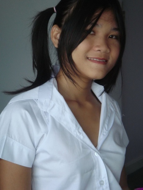colegiala asiática pornografico agradable foto