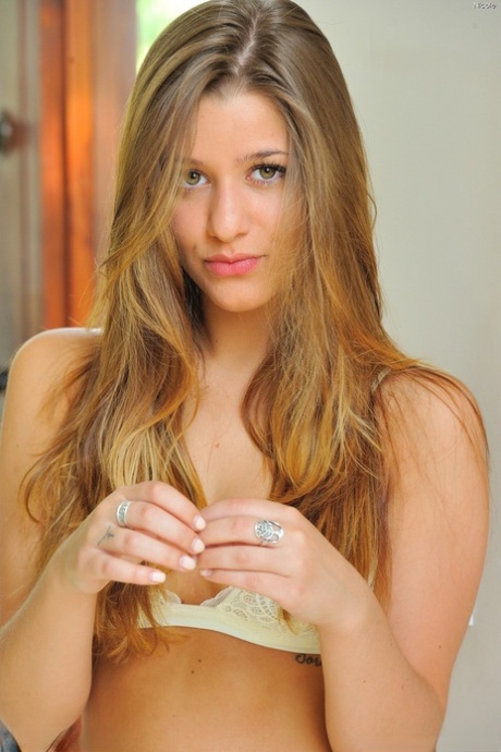 Teddi Rae art star pics