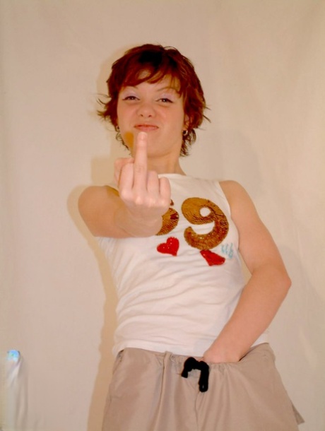 rousse se masturbe nue xxx image