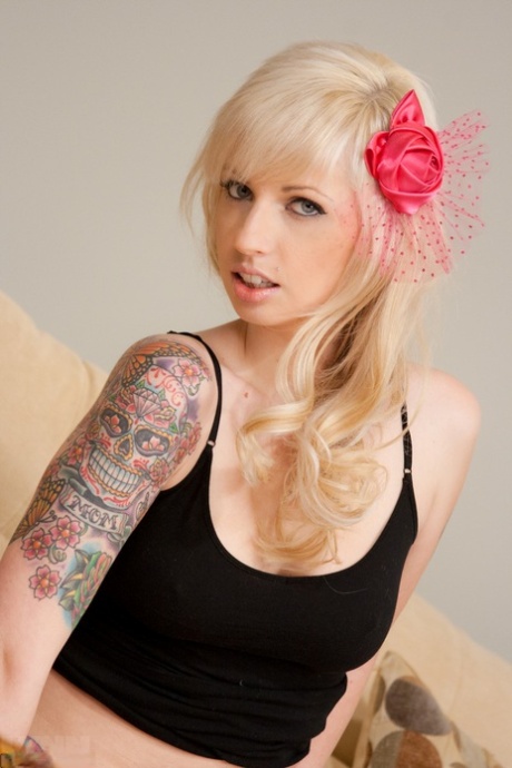 Lynn Pops beautiful model archive