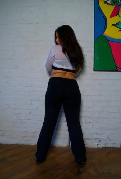 thick brunette hot naked gallery