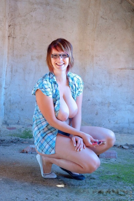 busty short hair nudes gallery