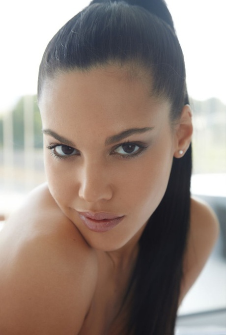Apolonia Lapiedra model hd pic
