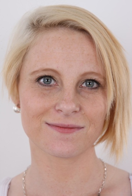 Cheerleaderin mit großen Titten xxx nackten foto