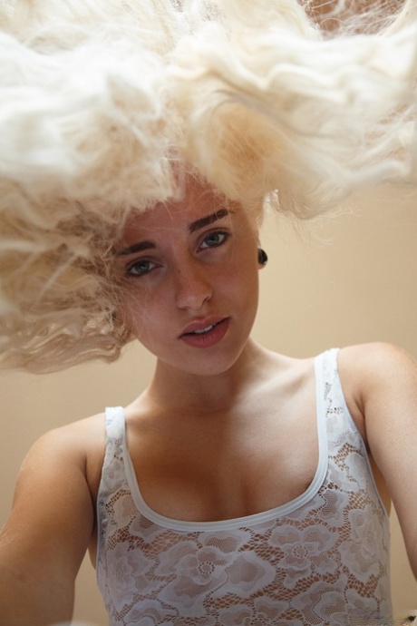 Naomi Woods nude pornstar photo