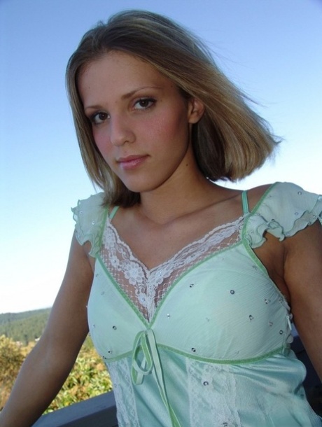 Karen Dreams adult star image