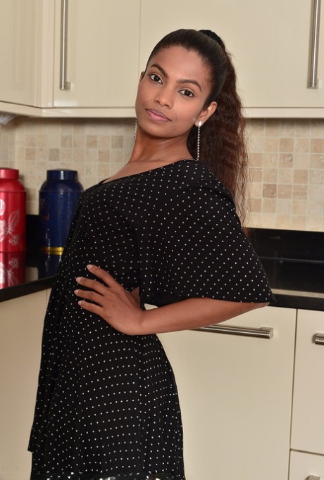 Alishaa Mae model hd images