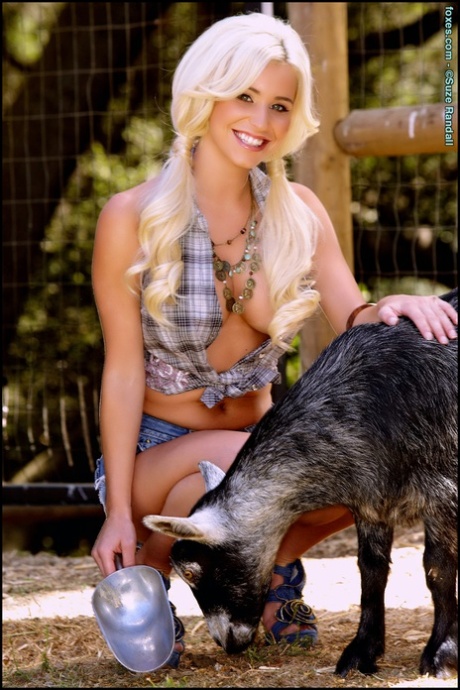 country girl free naked pics