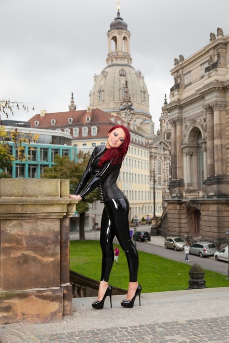Lara Larsen pornstar perfect images