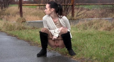 hairy pissing hot porn archive