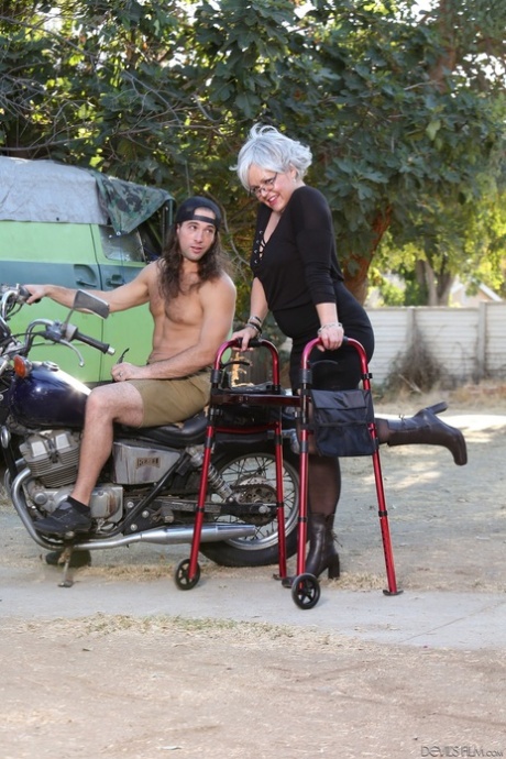 granny skirt beautiful porn photos