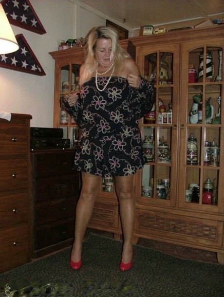 granny skirt porno gallery