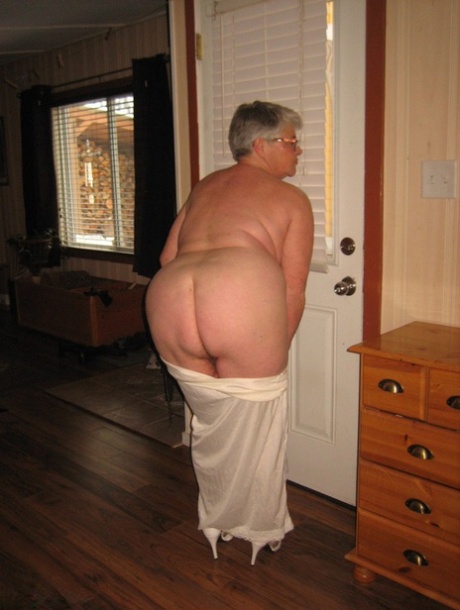 abuela con gran botín sexo desnudo imágenes