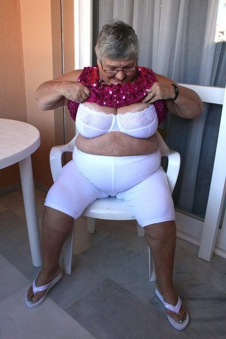 mormor avklädning pretty erotic foton