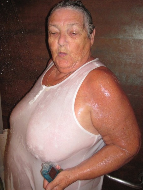 Grandma Libby model pornographic images