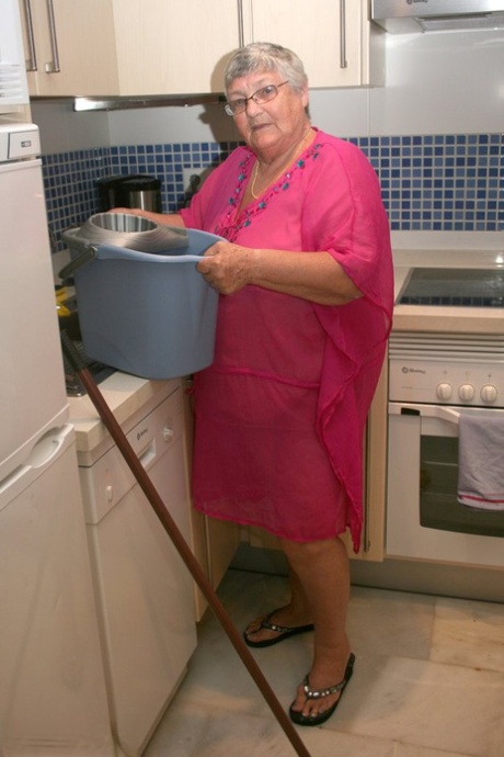 ssbbw granny art naked gallery
