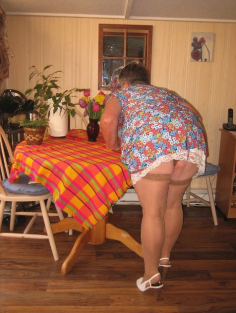 abuela bajo la falda porno hd imágenes