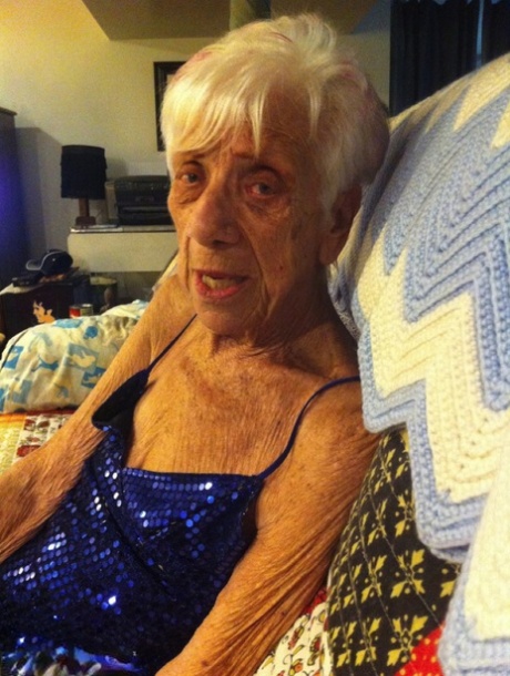 nonna rugosa esclusivo erotico Immagine