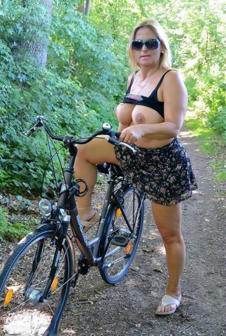 mature outdoor hot porn gallery