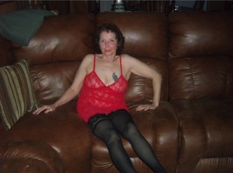 granny cougar free nude picture