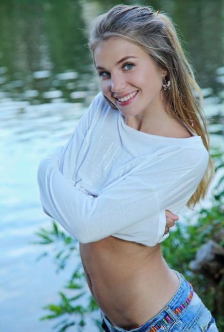 Lola Krit pornstar beautiful images