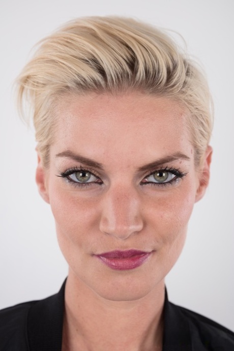 short hair blonde milf hot sex photos