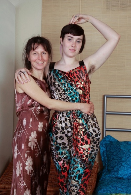 harige lesbienne bovenaan gratis afbeelding