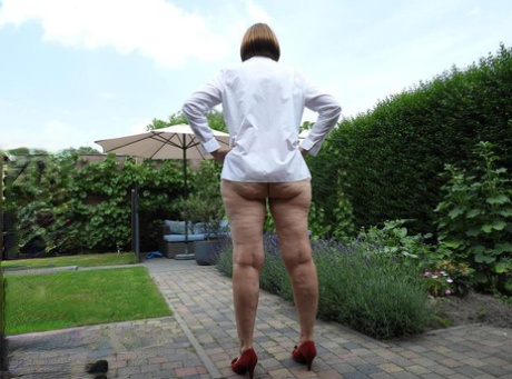 big booty granny hot naked picture