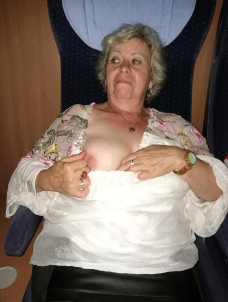 abuela mayor de 70 años arriba por archivo