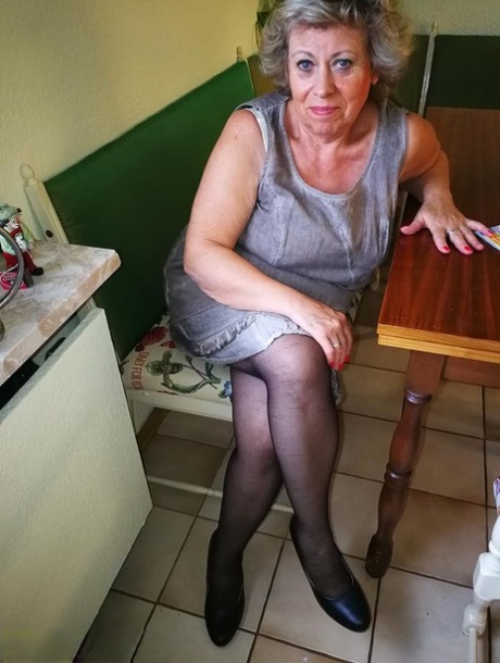 gambe della nonna piuttosto xxx Immagine