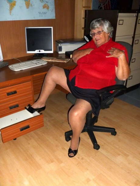 collant della nonna porno di nudi img