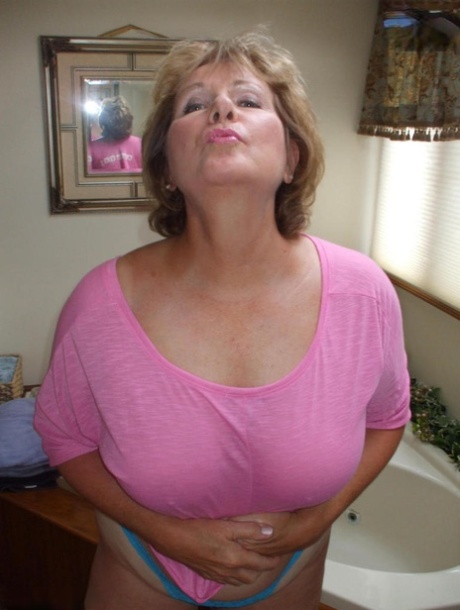 horny mature art nude images