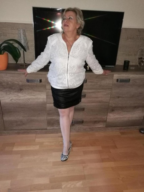 granny skirt beautiful naked pictures
