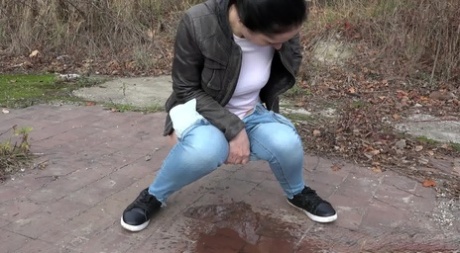 mature pissing pornos photo