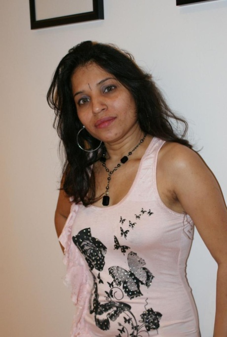 Kavya Sharma naked model picture