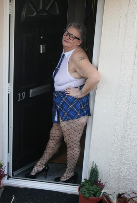 granny skirt porno picture
