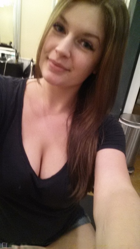 巨乳の自撮り ホットポルノ 写真