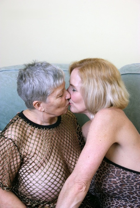 abuela besándose porno caliente archivo