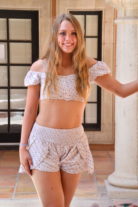 Ashley Red hot model pics