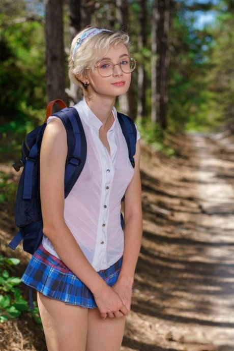 teen schoolgirl nudes pictures