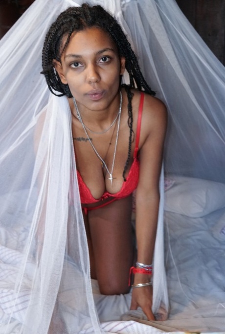 ebony saggy tits free sex pictures