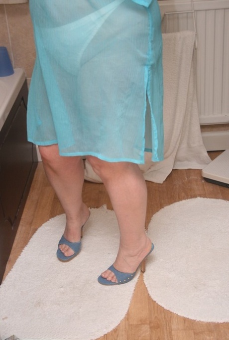 curvy granny nice picture