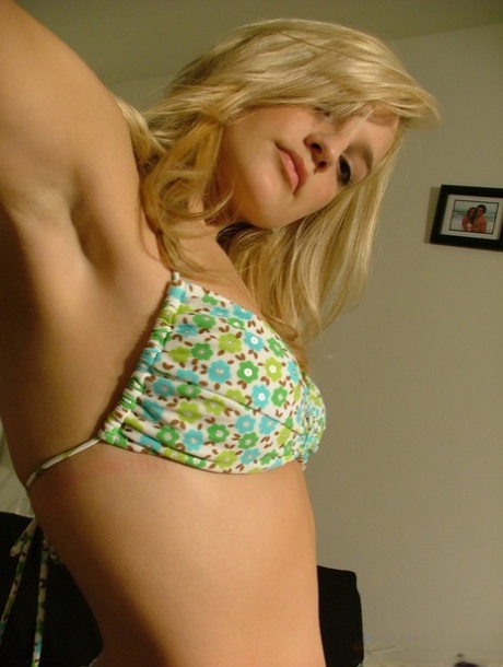 blondes Selfie heiße nackt bilder