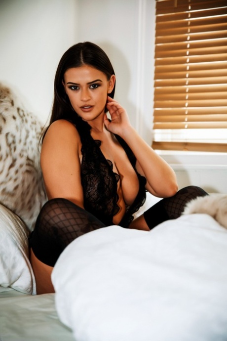 Brook Wright naked actress pictures