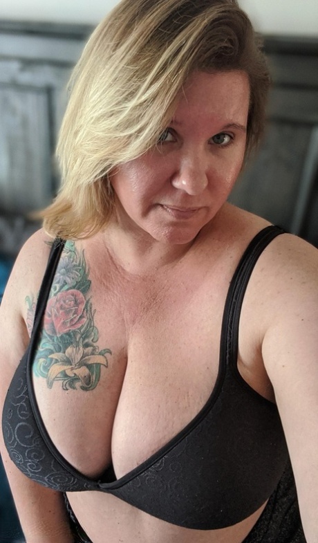 seins énormes nus photo