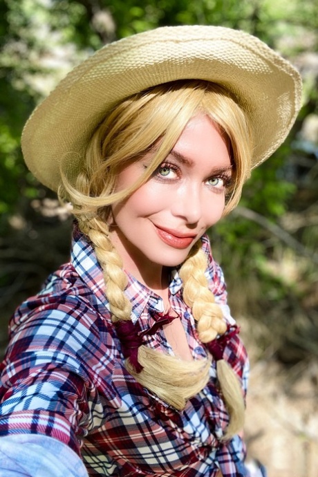 Reagan Foxx top actress picture
