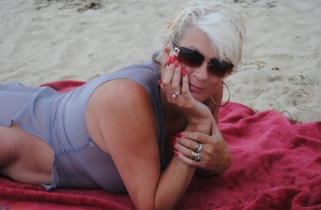 granny beach free nude picture