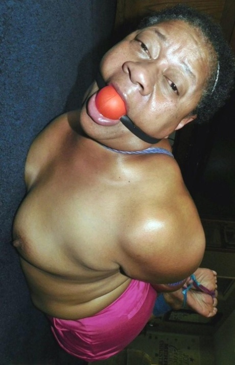 巨乳中出し ホット裸 写真