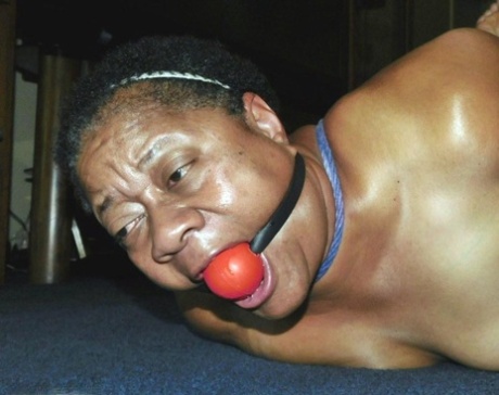 bdsm negro arte galerías